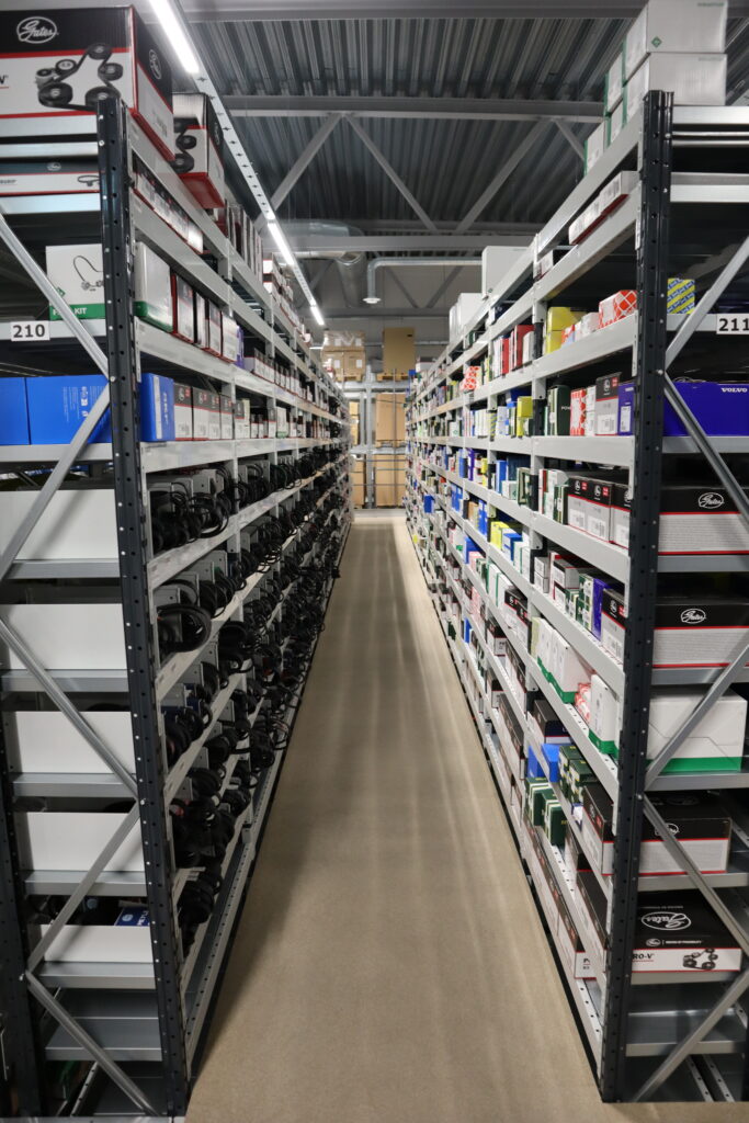 IMG_1816 hyllställsentresol fylld med varor