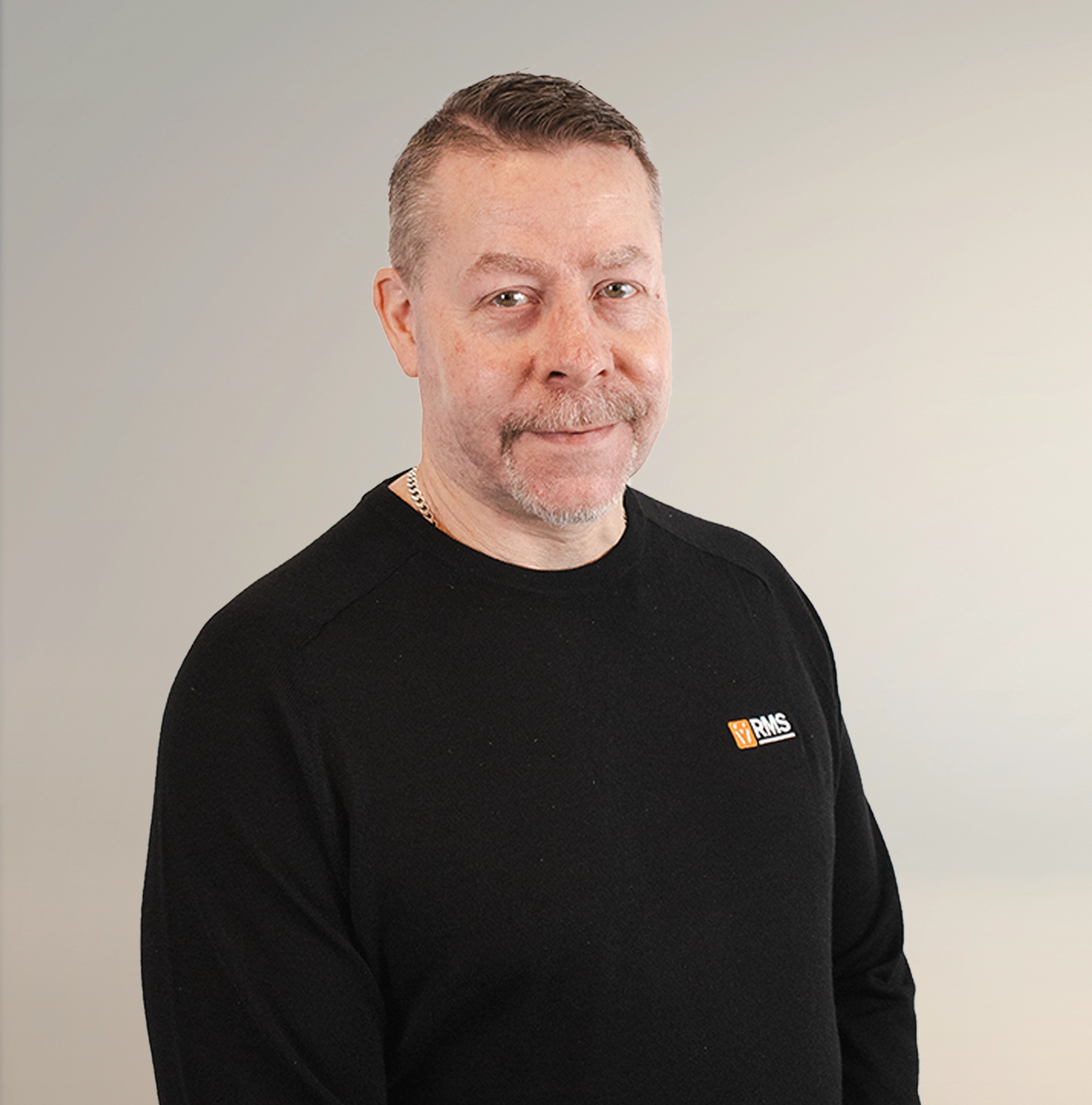 Anders Flodén man i svart långärmad tröja