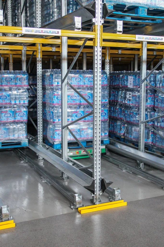 djupstapling-guladetaljer närbild på djuplagringställage.