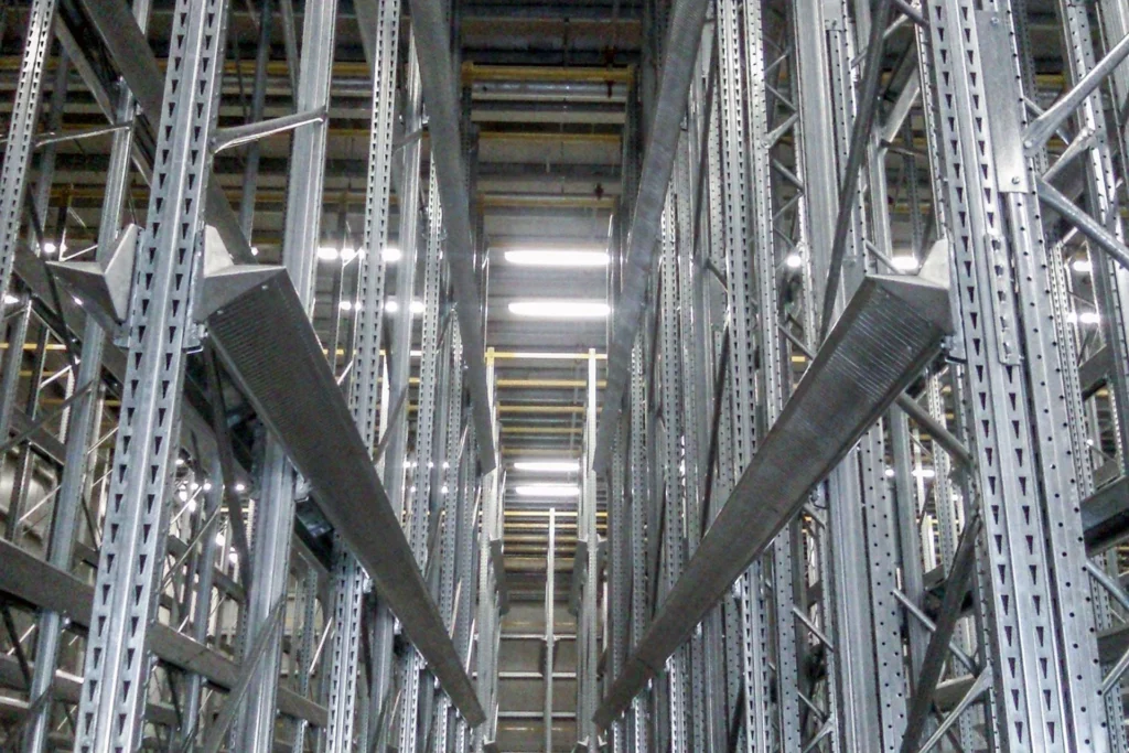 ställage-djuplagring gavlad djuplagringsställage med skenor.